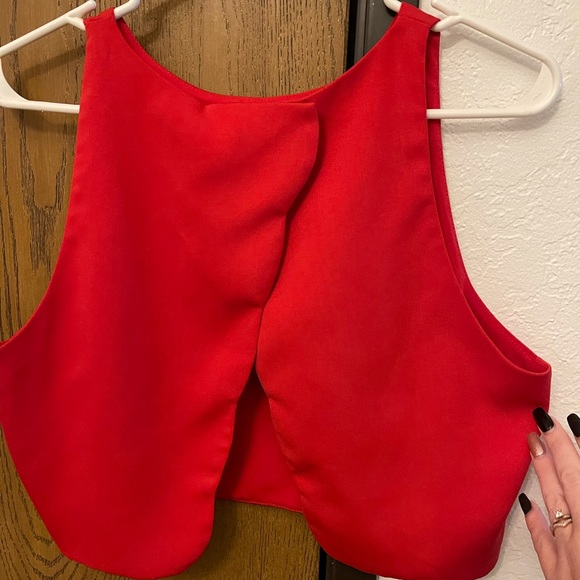 Forever 21 Tops - 🌹 Forever 21 Red Cropped Tank